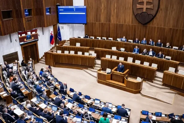Národná rada začala rokovanie, na programe je 295 bodov