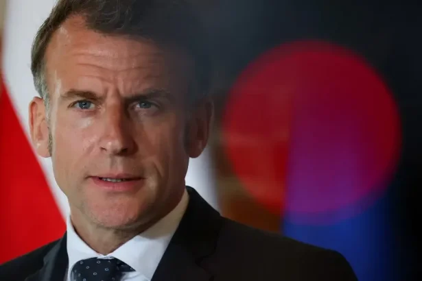 Návrat Británie do EÚ podporujú Paríž aj Madrid, Macron to víta