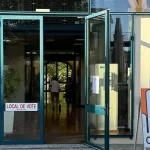 Neutralita zostáva flexibilná, naznačuje prognóza švajčiarskeho referenda