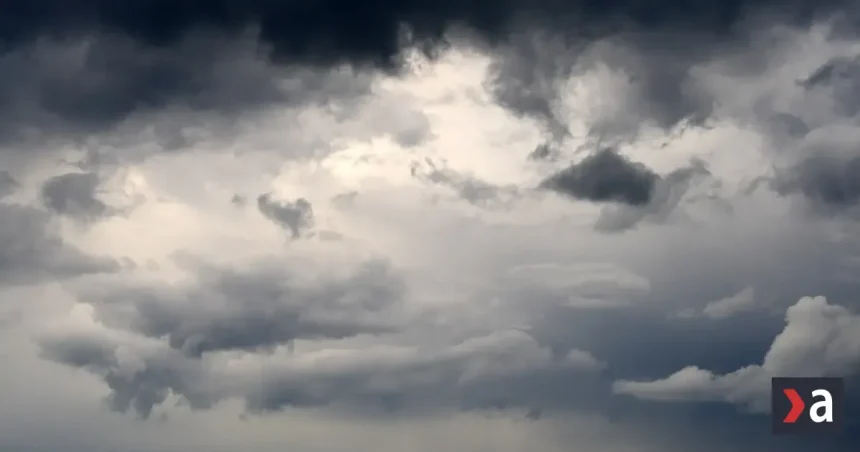 Oblačnosť a dážď zasahujú Slovensko, dáždniky budú potrebné už v noci