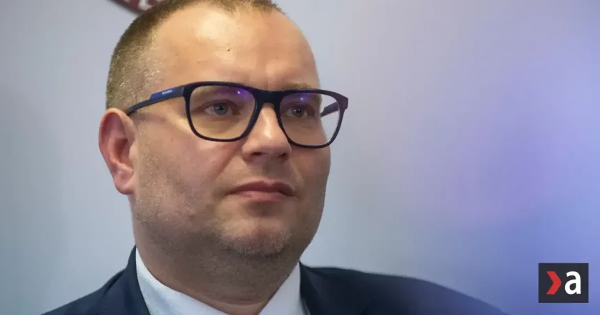 Ombudsman Dobrovodský žiada poriadok v poplatkoch u lekárov aj u poisťovní