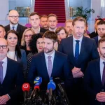 Opozícia vyzýva Fica na predčasné voľby. Strany sú na január pripravené