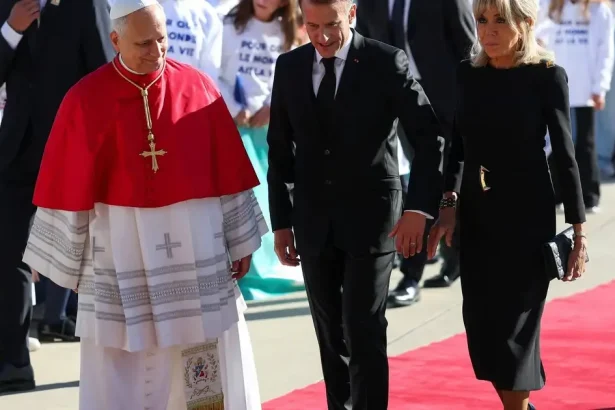 Pápež Lev XIV. pricestoval do Francúzska, bude rokovať o AI, mladých aj budúcnosti Európy