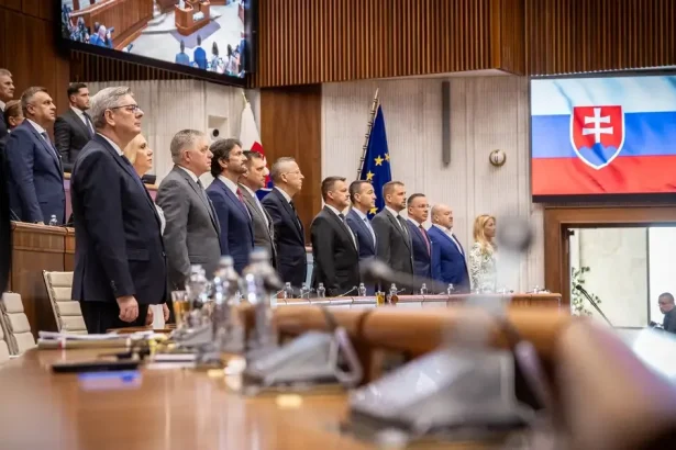 Parlament rokuje, Vallo, Droba a opoziční lídri chystajú spoločné vyhlásenie