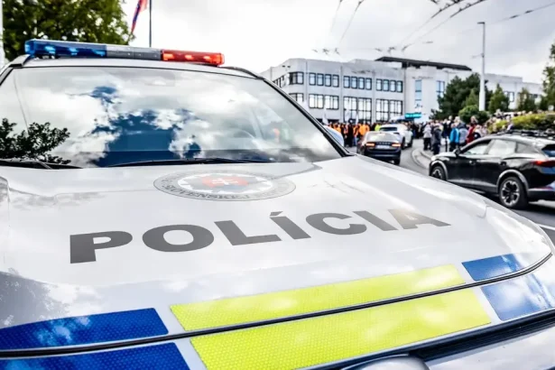 Polícia vyšetruje nález mužského tela na Rybničnej ulici v Bratislave