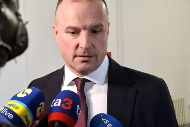 Poradca premiéra David Lindtner sa začiatkom novembra postaví pred odvolací súd