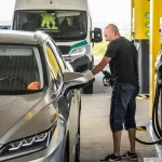 Pripravte sa na najhoršie: Ceny palív lámu rekordy, takto to zasiahnе vaše peňaženky