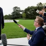 Prvá vážna prehra pre Trumpa. Sudca zrušil zákaz pre novinárov, ozvala sa aj Fox News