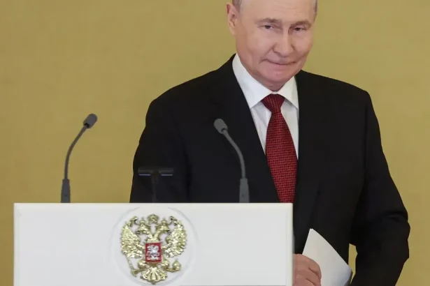 Putin odvolal veľvyslancov v Londýne a Paríži, s vymenovaním nových sa neponáhľa