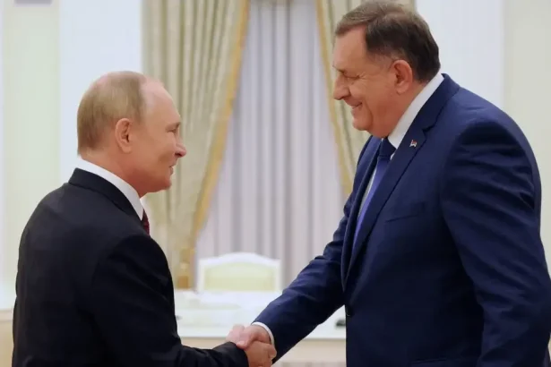 Putin vyjadril podporu Dodikovi a jeho spojencom pred voľbami v Bosne a Hercegovine