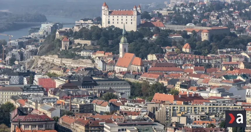 Rokovanie vlády, drahé palivá na stole SaS aj otváranie BHS