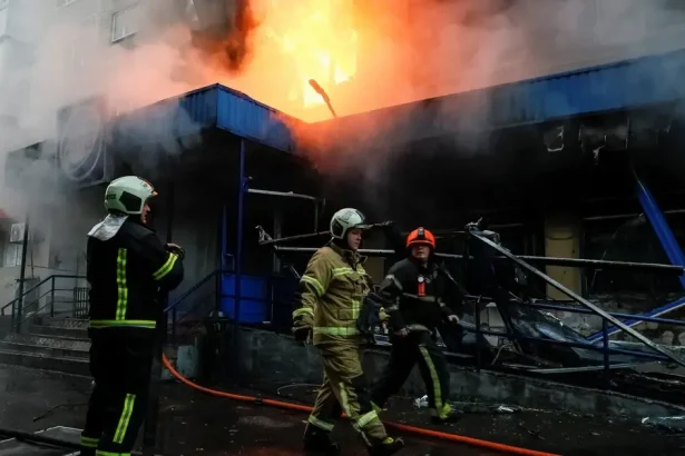 Ruské útoky si vyžiadali obete, Zelenskyj žiada prísnejšie sankcie