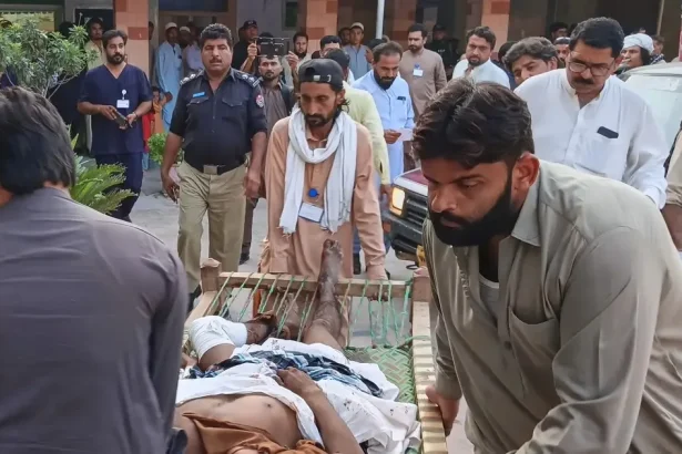 Samovražedný útok v Pakistane: výbuch pri policajnej stanici, najmenej 11 mŕtvych
