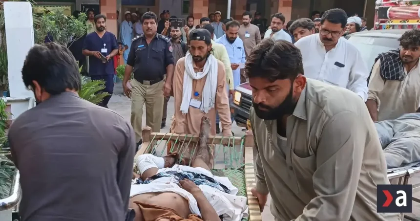 Samovražedný útok v Pakistane: výbuch pri policajnej stanici, najmenej 11 mŕtvych