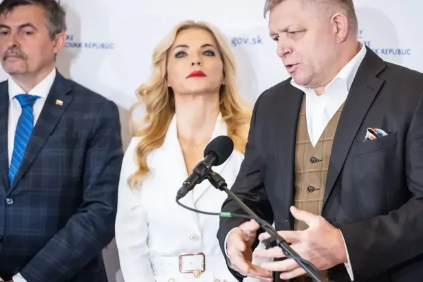 Šimkovičová zariadila Machalovi plat vyšší ako svoj, takmer ako Ficov
