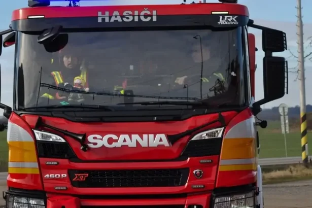 Škoda 15-tisíc eur po požiari strechy supermarketu v Čadci