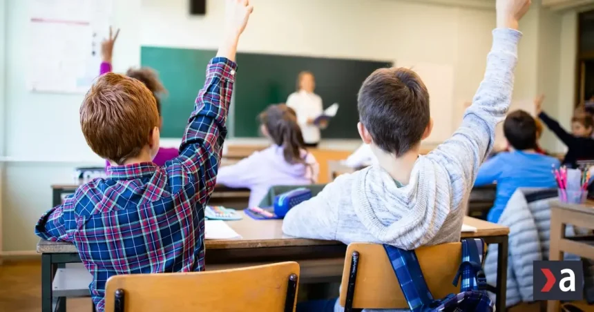 Školám chýbajú pedagogickí asistenti, ministerstvo plánuje navýšiť počty