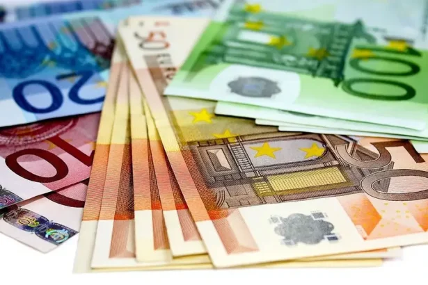 Slovensko umiestnilo nové desaťročné dlhopisy v objeme 2,5 miliardy eur