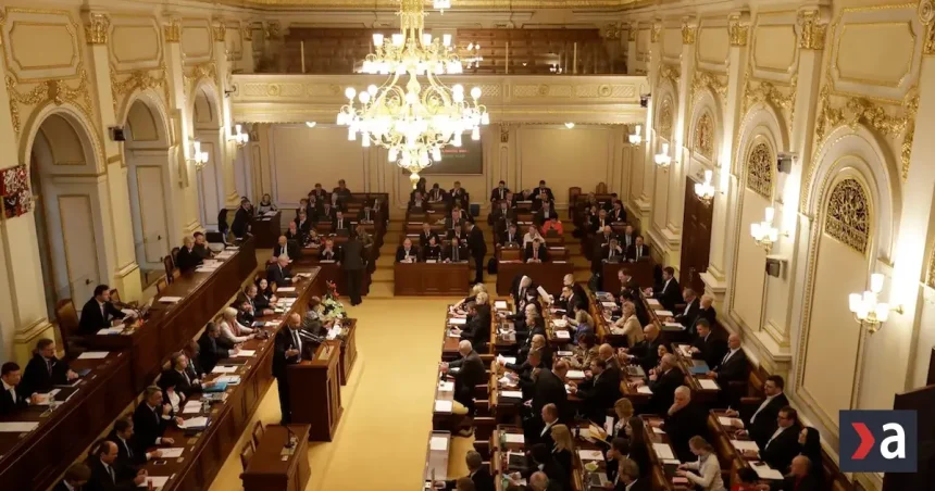 Slovenský parlament čaká napäté hlasovanie, poslanci chystajú kritiku aj podporu Babišovi.