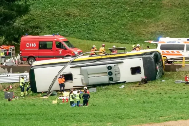 Smrť v prevrátenom autobuse: Odborník prezradil, čo by sa zmenilo pri pripútaní