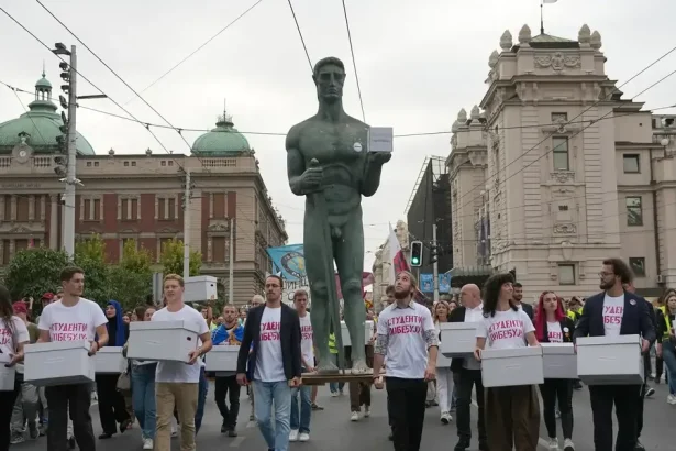 Študenti v Srbsku odovzdali kandidátku pre októbrové voľby