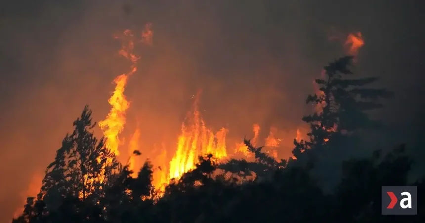 Sucho a vietor rozhoreli peklo pri Quite: Požiar zasiahol desiatky ľudí