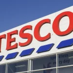 Tesco sa približuje k odchodu zo Slovenska. Poznáme konkrétnych záujemcov o jeho kúpu
