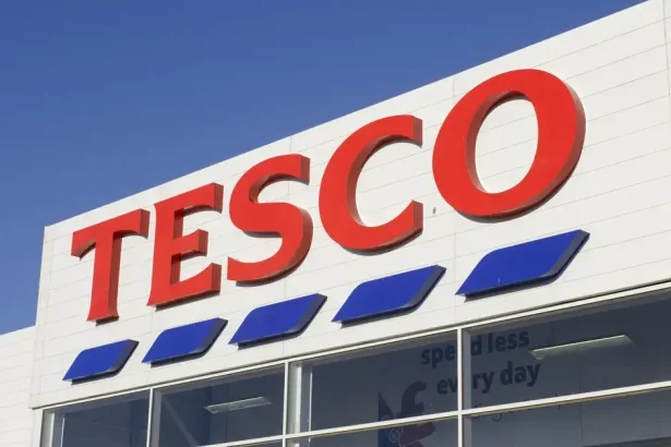 Tesco sa približuje k odchodu zo Slovenska. Poznáme konkrétnych záujemcov o jeho kúpu