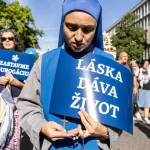 Tisíce ľudí pochodovali v Bratislave za zákaz interrupcií