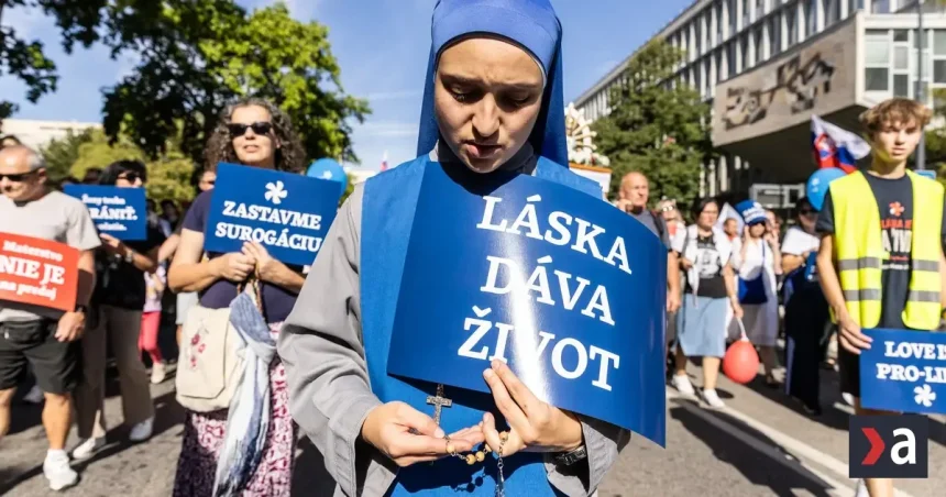 Tisíce ľudí pochodovali v Bratislave za zákaz interrupcií