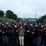 Tisíce ľudí v Portadowne zablokovali sporný pochod oranžistov