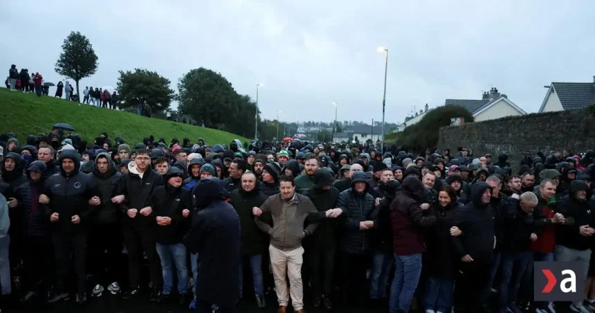 Tisíce ľudí v Portadowne zablokovali sporný pochod oranžistov