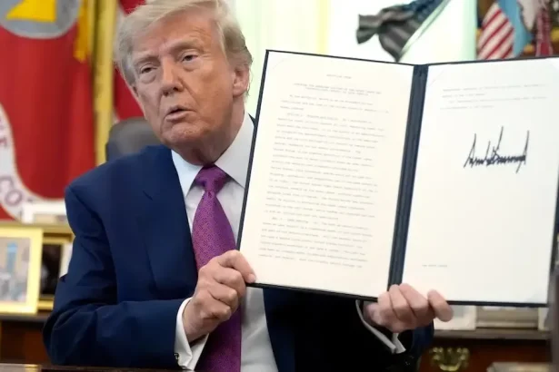 Trump označil médiá za „rakovinu“, po zákaze čelí žalobe
