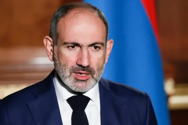 V Arménsku sa začal súdny proces s hlavou cirkvi, spor s premiérom sa vyostruje