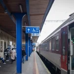 V Šali zrazil vlak človeka, zraneného prevážal do nemocnice vrtuľník