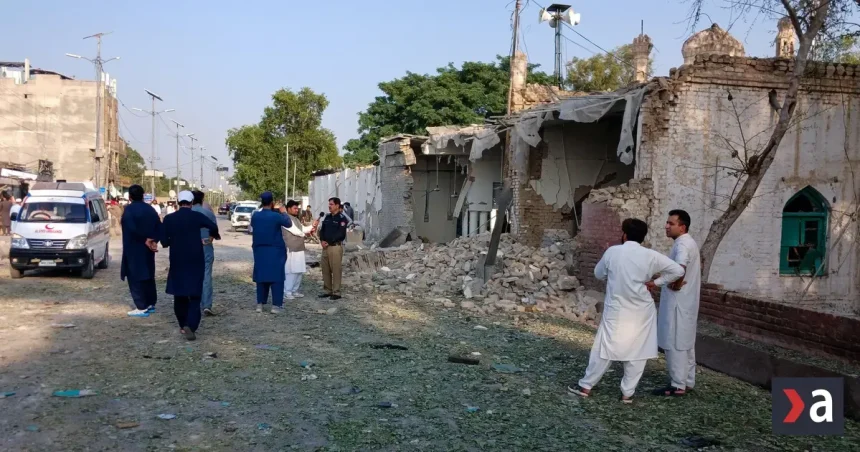 VIDEO: Samovražedný útok v Pakistane zabil najmenej 16 ľudí, terčom bola policajná stanica