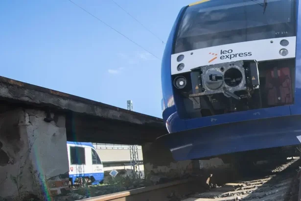 Zrážka vlaku s autobusom v Bratislave: obmedzenia v doprave
