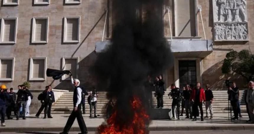 Albánske protesty proti vláde: študenti žiadajú odchod premiéra
