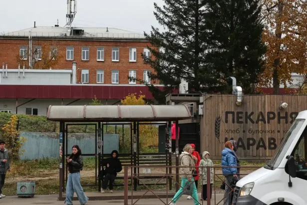 Boj o antibiotiká v lekárňach, opäť rúška na uliciach. Zabila laborantku infekcia?