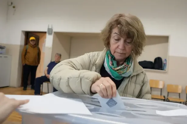 Bulharsko volí prezidenta, favoritkou prieskumov je Iliana Jotová