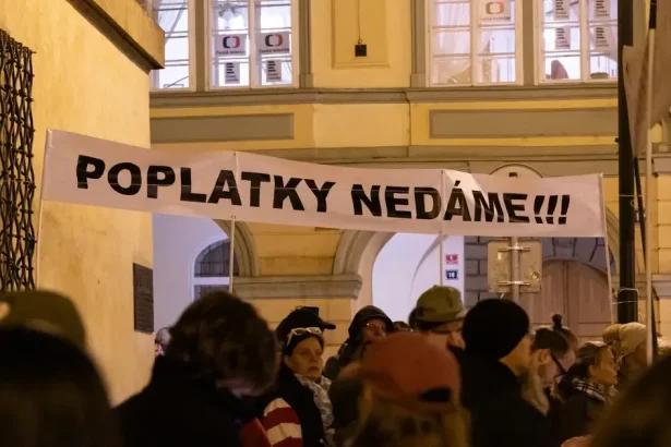 České divadlá prerušili klaňačky na podporu verejnoprávnych médií pre obavy o nezávislosť
