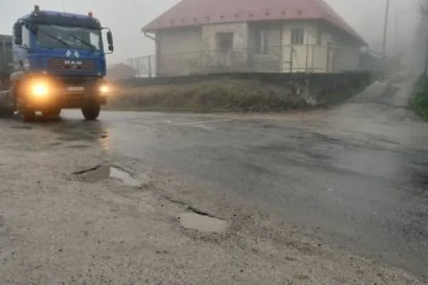 Chladná upršaná noc na Slovensku, hory čaká sneženie a víchrica