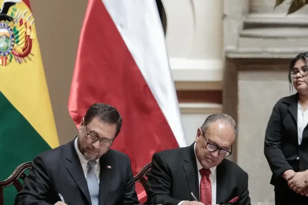 Čílsky prezident prvýkrát po 71 rokoch navštívil Bolíviu