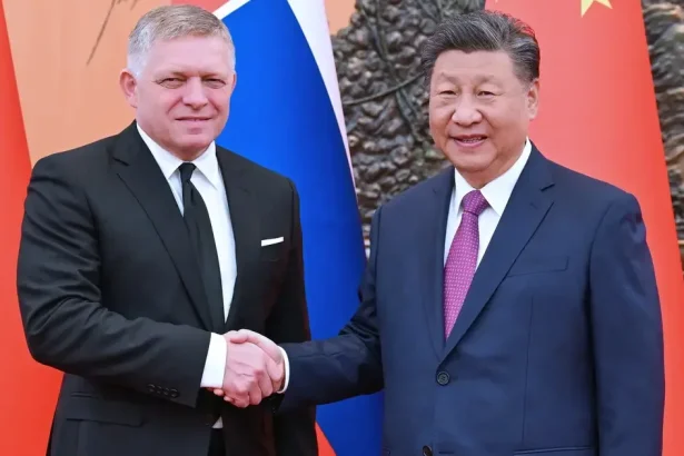 Čínske vedenie sa odhodlalo k ešte zúfalejšiemu kroku než garnitúra Roberta Fica