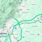Diaľnica D2 z Bratislavy na Záhorie je preťažená, motoristi sa zdržia v kolónach