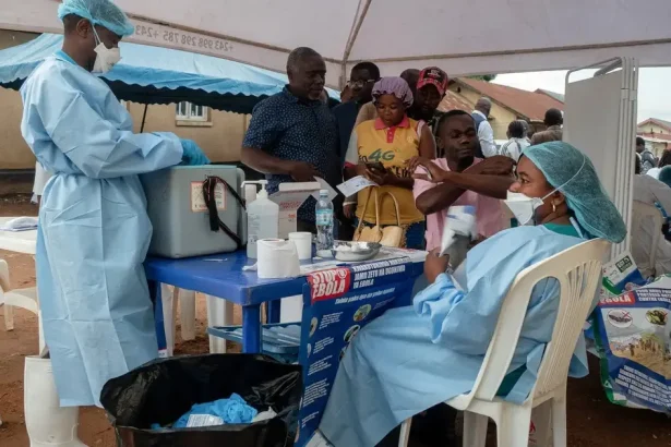 Ebola v Keni: už sedem infikovaných, medzi nimi aj zdravotníci