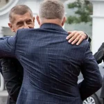 Fico ide v utorok do Prahy, stretne sa s Babišom a odhalia spoločnú sochu