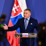 Fico vynechá oslavy na Dukle pre virózu, chystá sa na míting v Srbsku