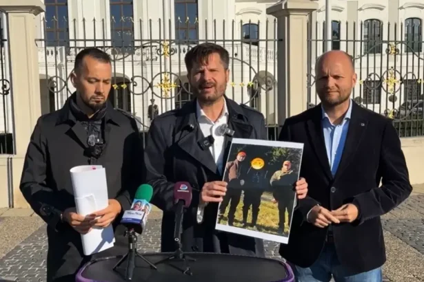 Fotka, ktorá môže Kuffovi uškodiť? Demokrati upozorňujú na predraženú ťažbu