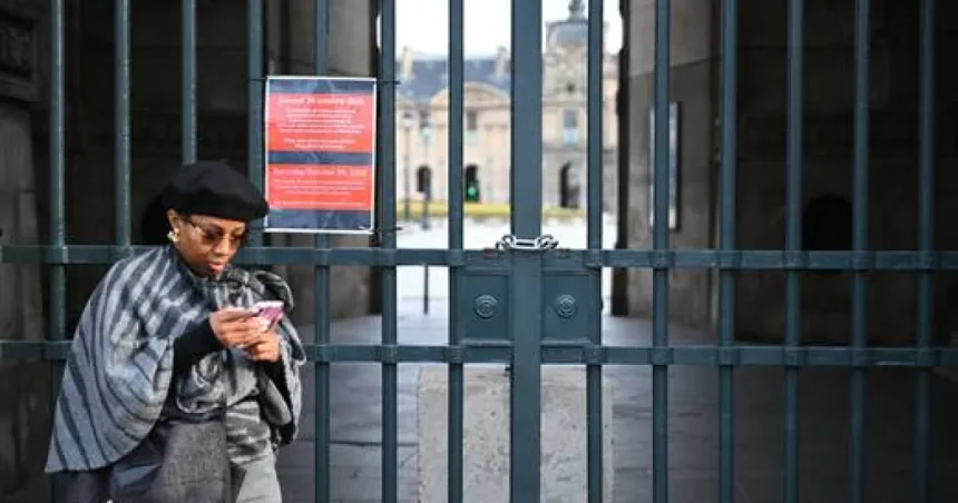 Francúzsko rozmiestnilo 70 000 policajtov pre protesty, zatvorili aj Louvre